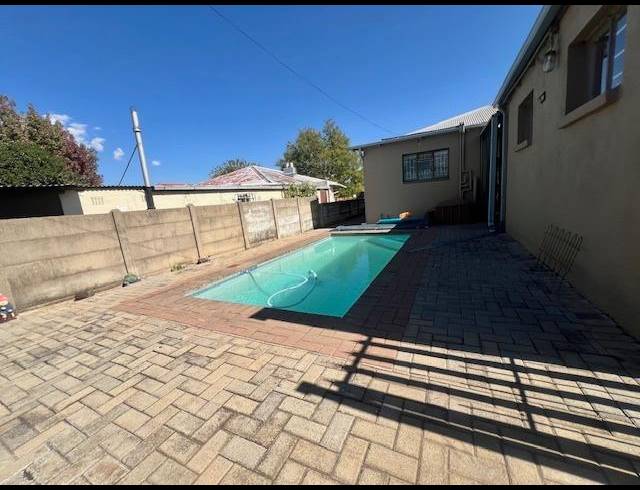 3 BEDROOM FREEHOLD FOR SALE IN ALBERTON NORTH